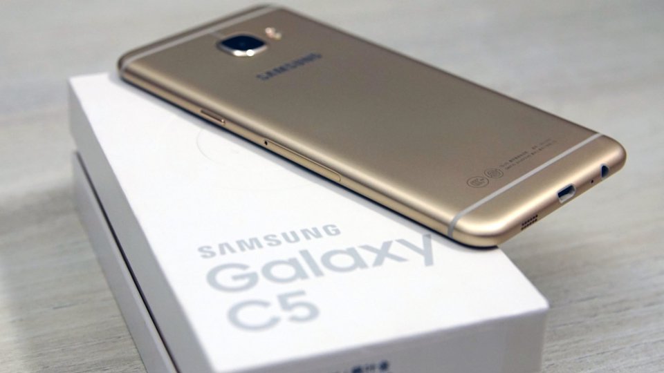 D&ograve;ng&nbsp; Samsung Galaxy C sắp quay trở lại