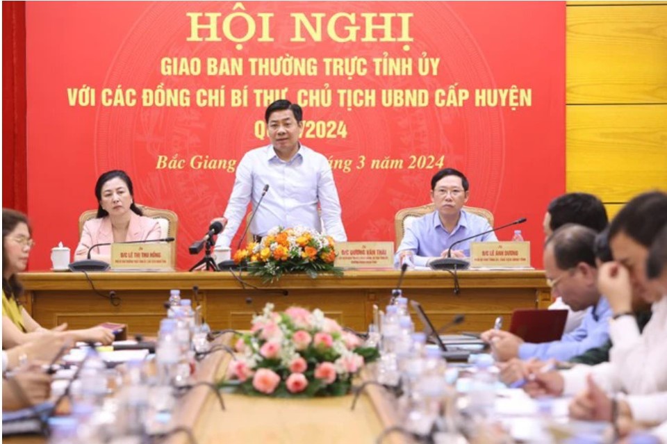 Thường trực Tỉnh ủy Bắc Giang tổ chức Hội nghị giao ban với B&iacute; thư, Chủ tịch UBND c&aacute;c huyện.