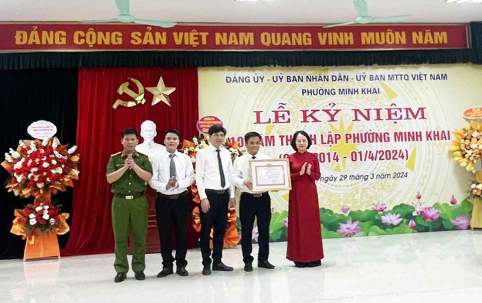 Đảng bộ phường Minh Khai, quận Bắc Từ Li&ecirc;m vinh dự được nhận Bằng khen của Đảng bộ TP H&agrave; Nội.