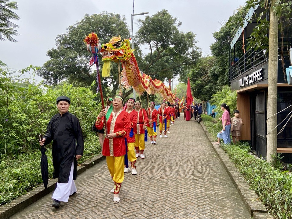 Hấp dẫn lễ hội Phụng Nghênh tại xã Phù Đổng, huyện Gia Lâm  - Ảnh 1