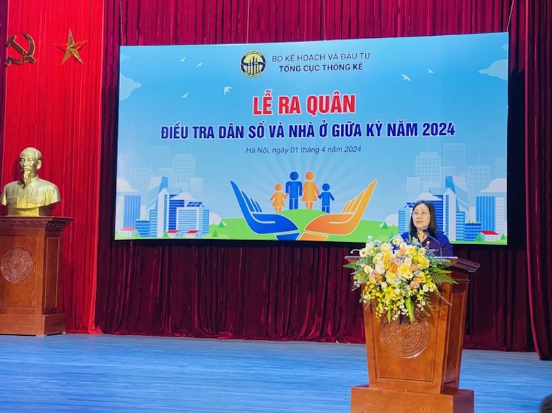 Tổng cục trưởng Tổng cục Thống k&ecirc; Nguyễn Thị Hương ph&aacute;t biểu tại Lễ ra qu&acirc;n&nbsp;điều tra DSGK 2024