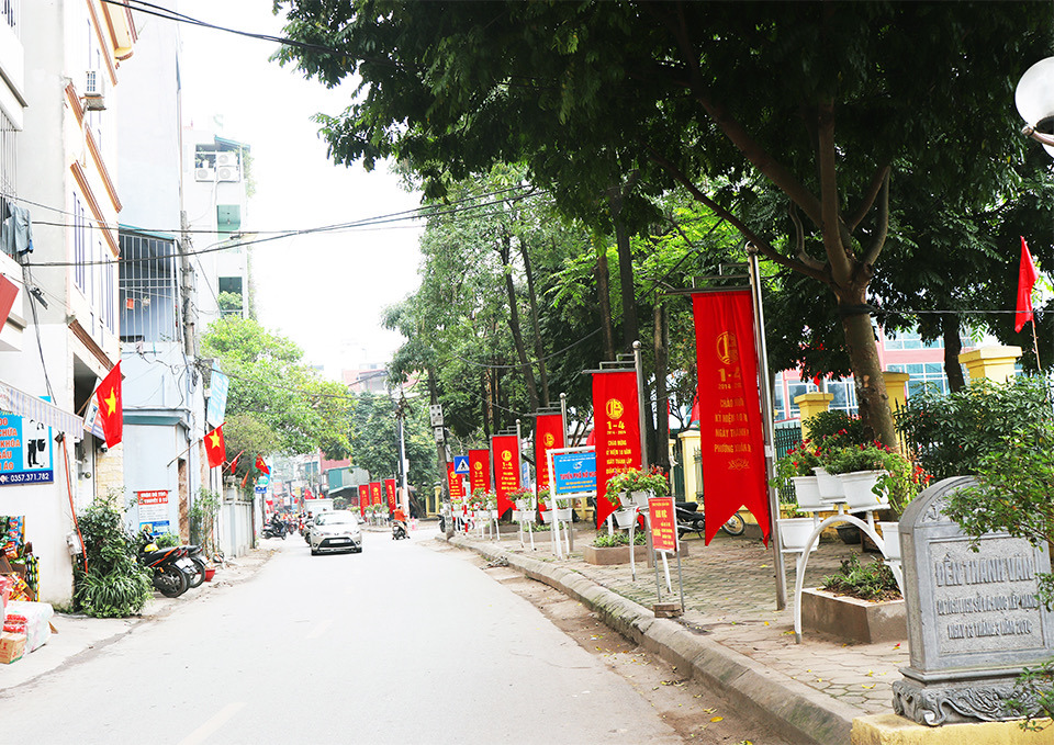 Tuyến đường nở hoa tại phường Xu&acirc;n Đỉnh.