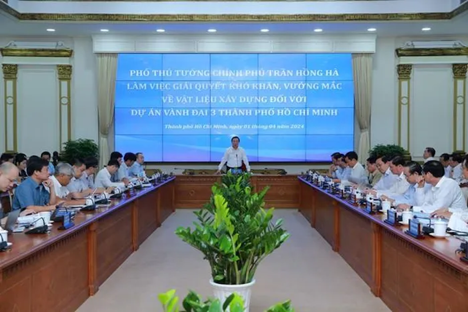 Ph&oacute; Thủ tướng Trần Hồng H&agrave; tại buổi l&agrave;m việc