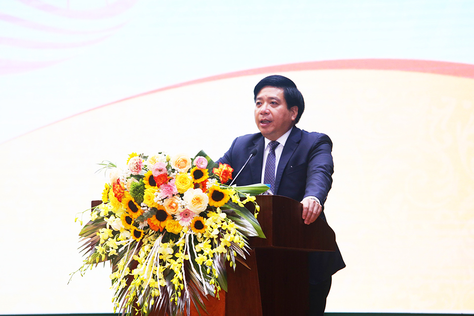 Chủ tịch UBND quận Bắc Từ Li&ecirc;m Nguyễn Hữu Tuy&ecirc;n ph&aacute;t biểu tại hội nghị.