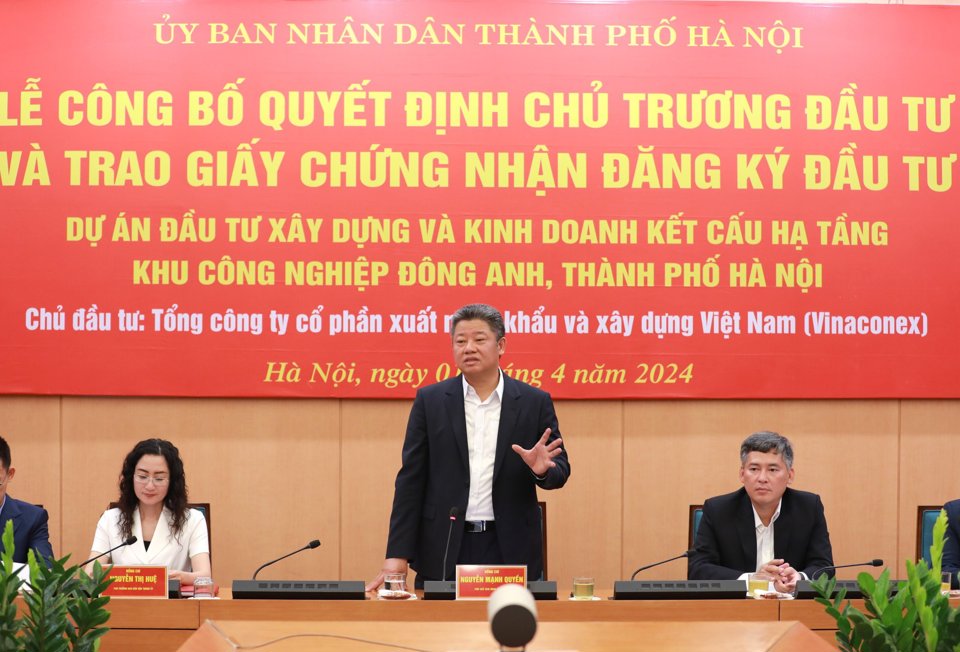 Ph&oacute; Chủ tịch UBND TP H&agrave; Nội Nguyễn Mạnh Quyền ph&aacute;t biểu tại buổi lễ.&nbsp;