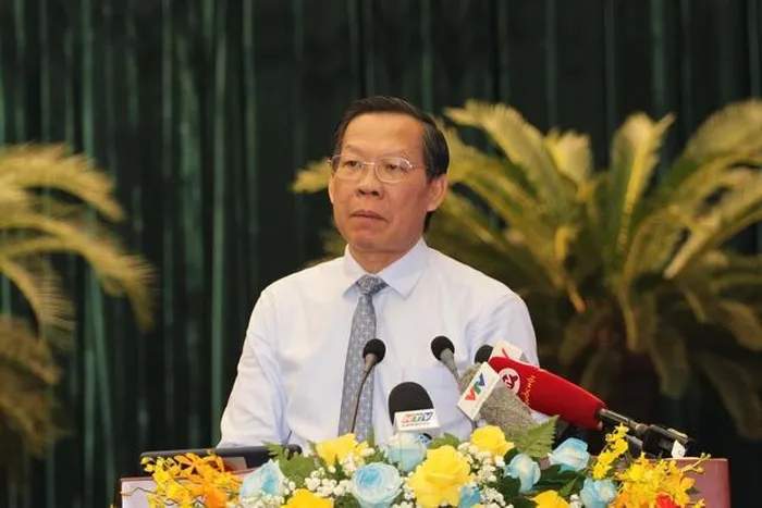 Chủ tịch UBND TP Hồ Ch&iacute; Minh Phan Văn M&atilde;i ph&aacute;t biểu tại phi&ecirc;n họp&nbsp;