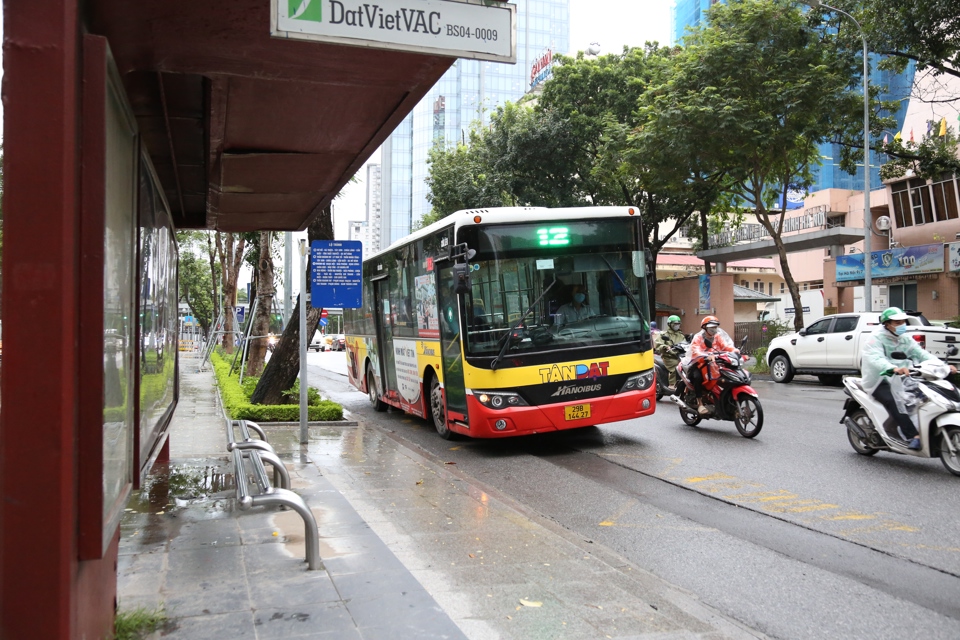 Việc triển khai vé xe buýt ảo, hành khách có thể ngồi tại nhà vẫn có thể mua được vé xe buýt. Ảnh: Hải Linh