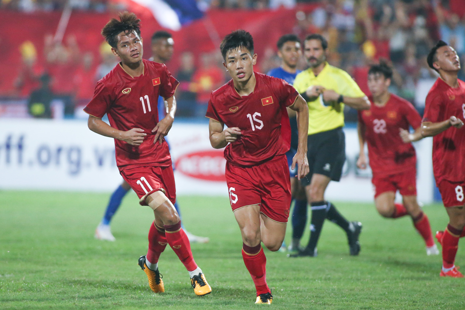 HLV Ho&agrave;ng Anh Tuấn nhấn mạnh việc x&acirc;y dựng lối chơi của U23 Việt Nam l&agrave; phục vụ tuyển Việt Nam.