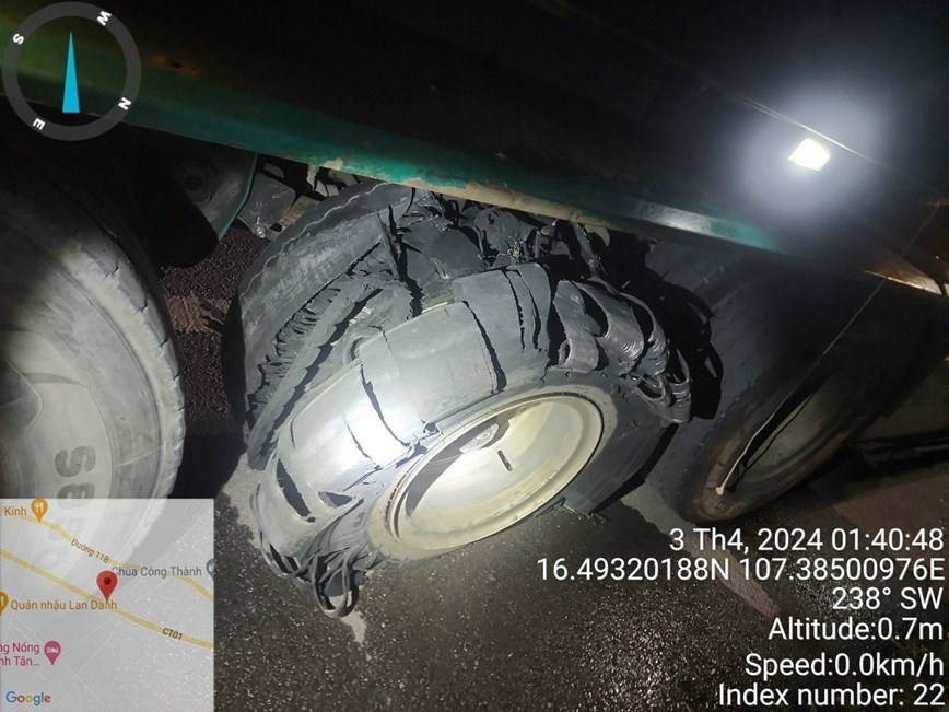 Loạt ôtô nổ lốp trên cao tốc Cam Lộ-La Sơn: không thể tưới nước giảm nhiệt - Ảnh 1