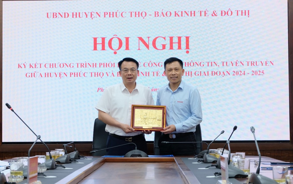 Lễ k&yacute; kết l&agrave; dấu mốc quan trọng trong quan hệ hợp t&aacute;c giữa b&aacute;o Kinh tế &amp; Đ&ocirc; thị v&agrave; huyện Ph&uacute;c Thọ.