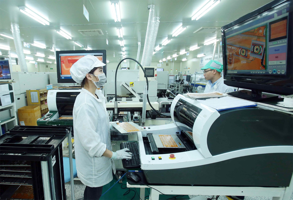 Sản xuất linh kiện điện tử tại Công ty TNHH 4P, tỉnh Hưng Yên. Ảnh: Phạm Kiên