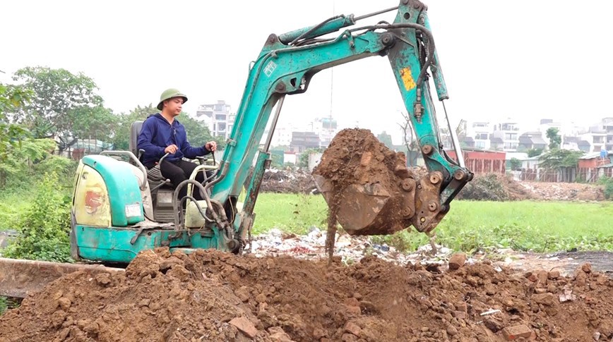 Đào hào ngăn chặn tình trạng trông giữ xe trái phép - Ảnh 3