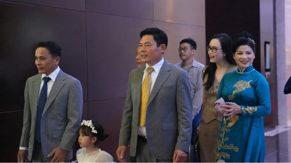 Bố mẹ Quang Hải v&agrave; Chu Thanh Huyền c&oacute; mặt trong ng&agrave;y trọng đại của &nbsp;hai con. Bữa tiệc được tổ chức tại 1 kh&aacute;ch sạn 5 sao ở H&agrave; Nội.