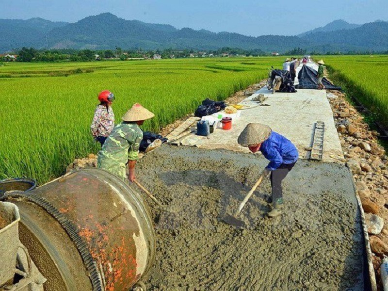 Nhiều c&ocirc;ng tr&igrave;nh giao th&ocirc;ng n&ocirc;ng th&ocirc;n đang được gấp r&uacute;t ho&agrave;n th&agrave;nh&nbsp;