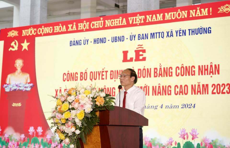 Chủ tịch UBND x&atilde; Y&ecirc;n Thường Nguyễn Thọ S&aacute;ng th&ocirc;ng tin về qu&aacute; tr&igrave;nh x&acirc;y dựng NTM n&acirc;ng cao của x&atilde;.