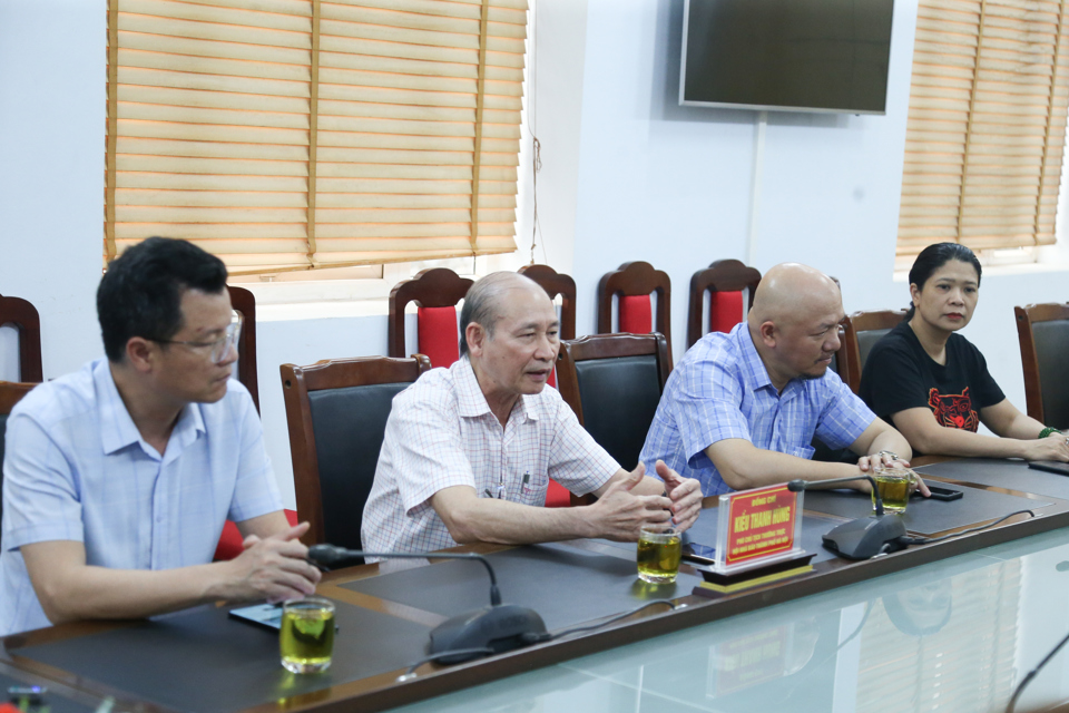 Ph&oacute; Chủ tịch Thường trực Hội Nh&agrave; b&aacute;o th&agrave;nh phố H&agrave; Nội Kiều Thanh H&ugrave;ng l&agrave;m trưởng đo&agrave;n c&ocirc;ng t&aacute;c.