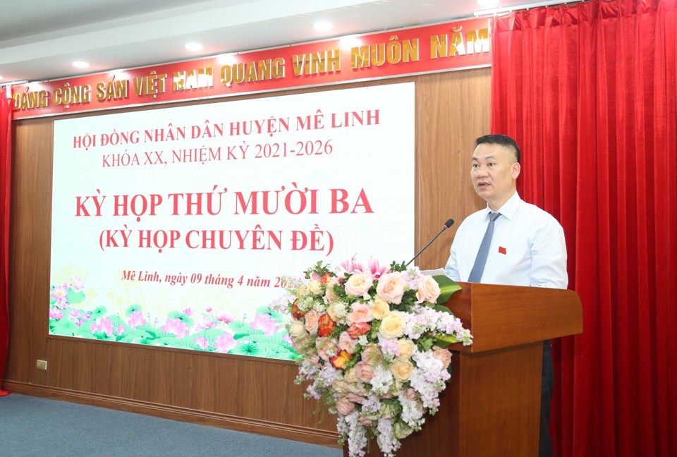 Chủ tịch HĐND huyện M&ecirc; Linh Nguyễn Anh Tuấn ph&aacute;t biểu tại kỳ họp