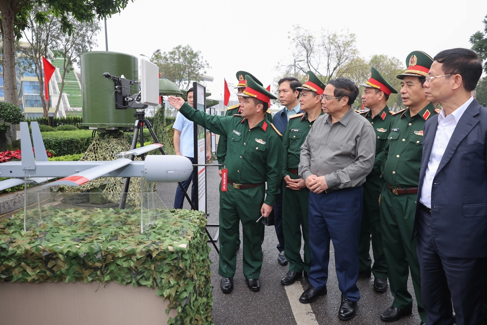 Thủ tướng Phạm Minh Chính làm việc với Viettel về công nghiệp quốc phòng - Ảnh 3