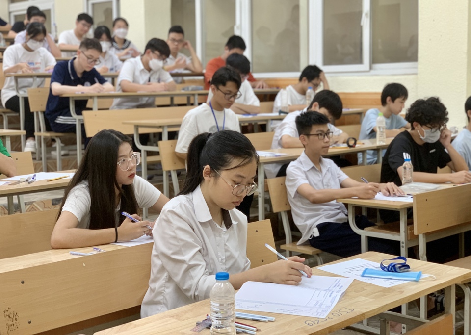 Thí sinh dự thi lớp 10 Trường THCS  THPT Nguyễn Tất Thành năm học 2023 - 2024