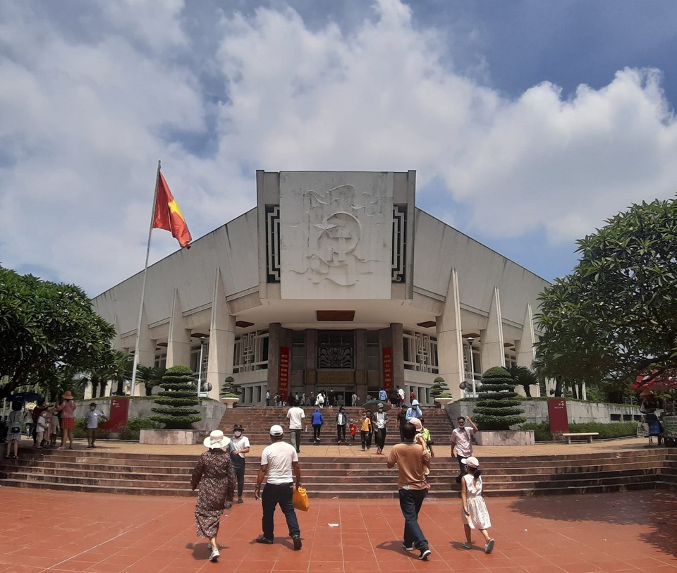 Bảo t&agrave;ng Hồ Ch&iacute; Minh.