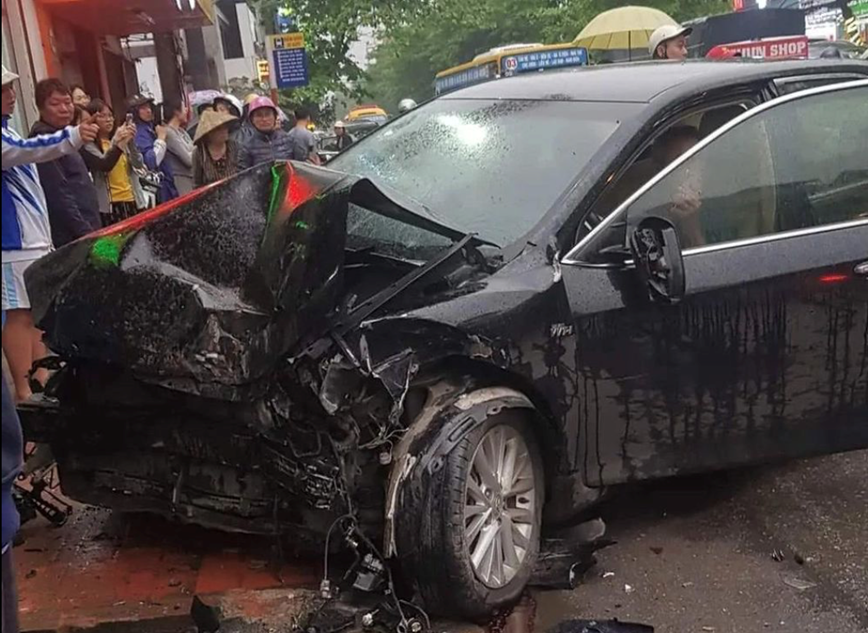 Nam Định: Ô tô gây tai nạn liên hoàn, nhiều người bị thương - Ảnh 1