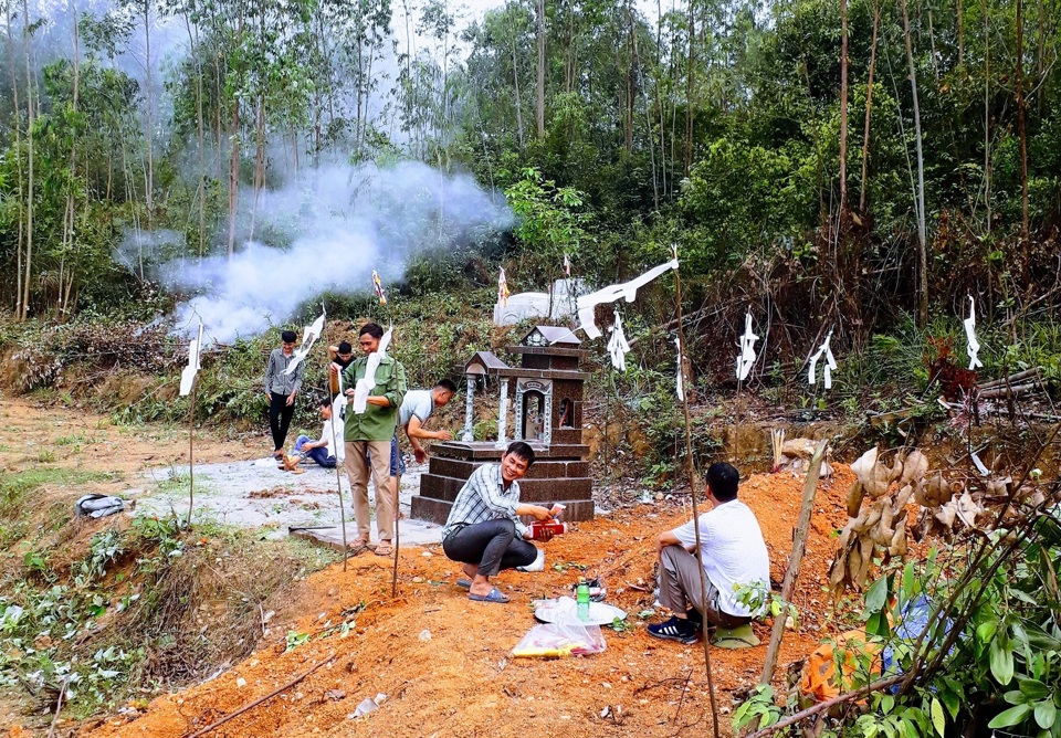 Phong tục tảo mộ của người S&aacute;n D&igrave;u. Ảnh minh họa Ng&acirc;n Kh&aacute;nh.&nbsp;