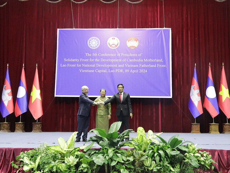 Mặt trận ba nước Campuchia - L&agrave;o - Việt Nam tại Hội nghị Chủ tịch Mặt trận ba nước Campuchia - L&agrave;o - Việt Nam lần thứ 5.