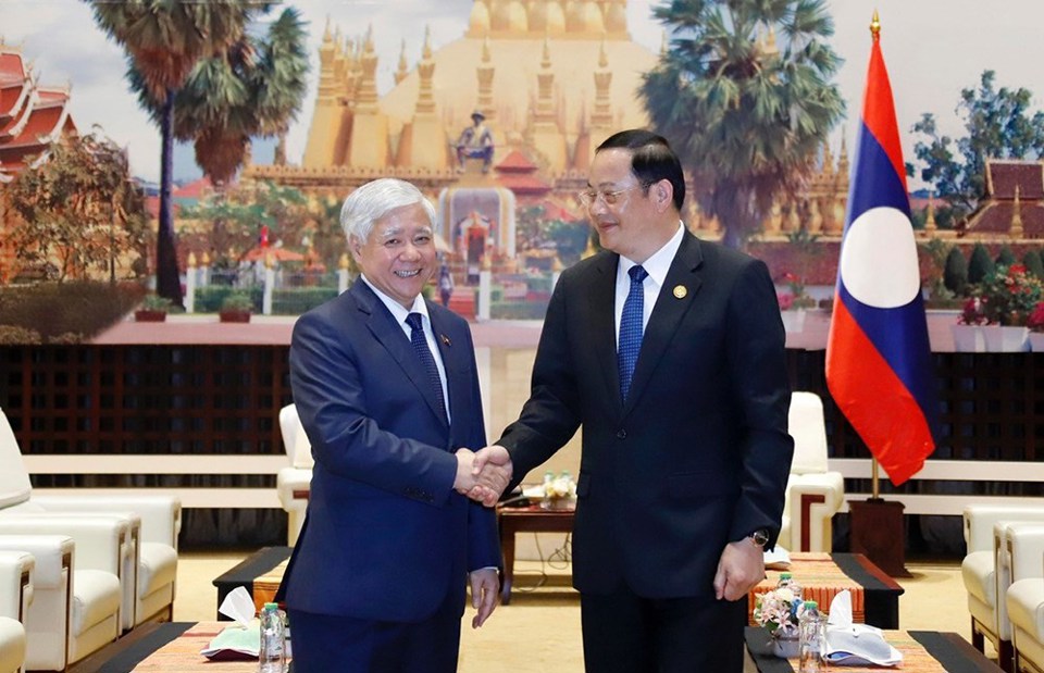 Thủ tướng L&agrave;o Sonexay Siphandone với Chủ tịch Ủy ban Trung ương MTTQ Việt Nam Đỗ Văn Chiến.