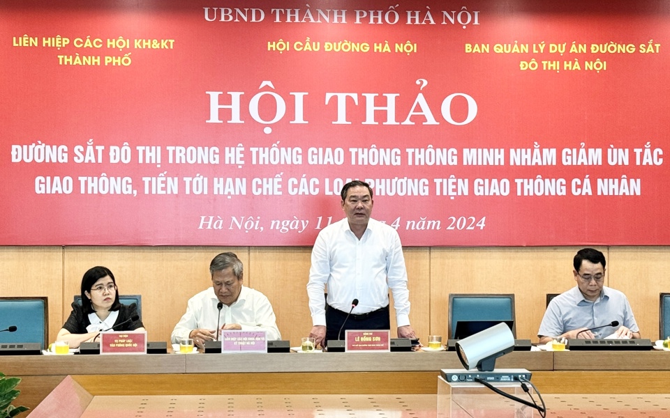 Ph&oacute; Chủ tịch Thường trực UBND TP H&agrave; Nội L&ecirc; Hồng Sơn ph&aacute;t biểu tại hội thảo