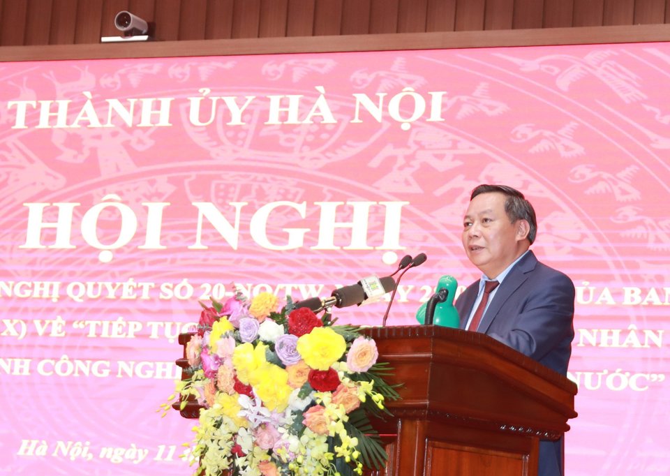 Ph&oacute; B&iacute; thư Th&agrave;nh ủy Nguyễn Văn Phong ph&aacute;t biểu chỉ đạo tại hội nghị.