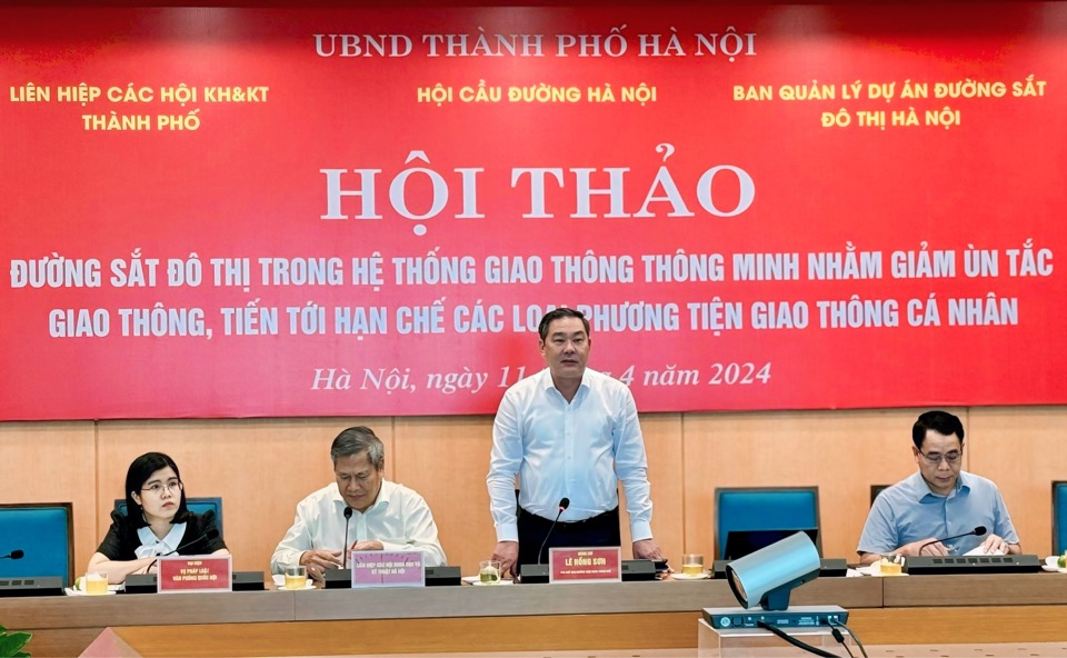 Ph&oacute; Chủ tịch Thường trực UBND TP H&agrave; Nội L&ecirc; Hồng Sơn ph&aacute;t biểu tại hội thảo.
