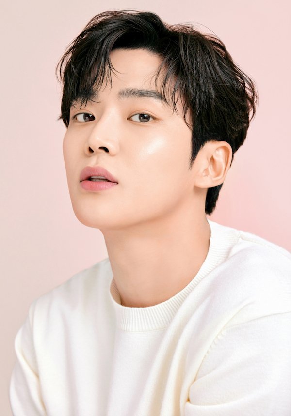 Rowoon lấn s&acirc;n sang mảng diễn xuất, đ&oacute;ng nhiều phim. Ảnh: Instagram