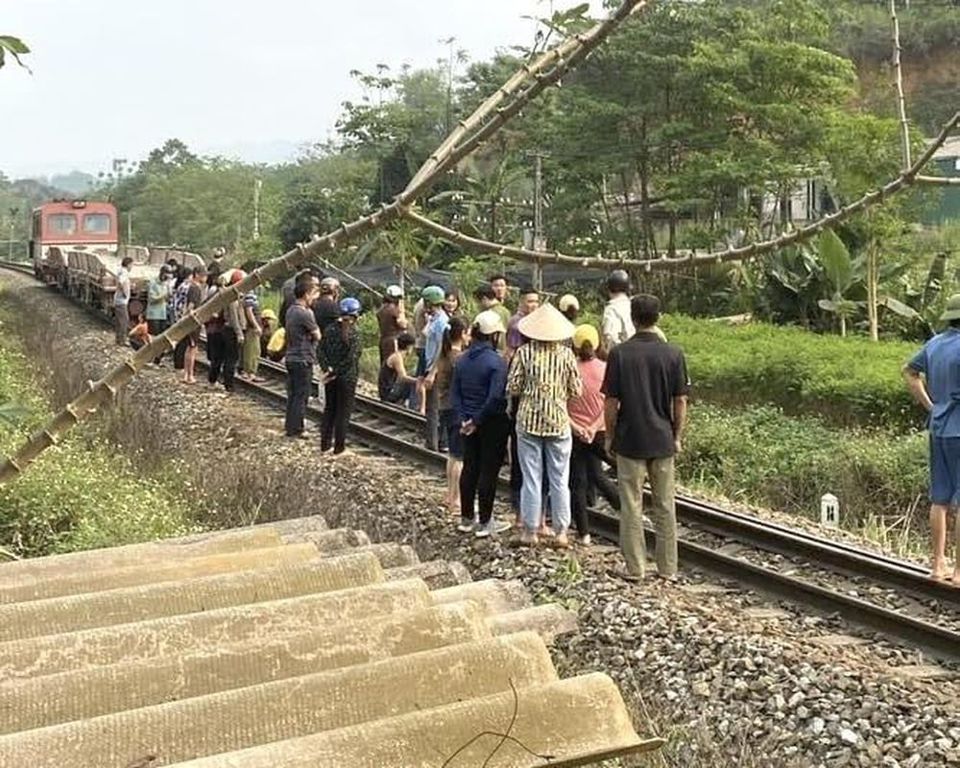Hiện trường vụ tai nạn đường sắt qua huyện Bảo Y&ecirc;n