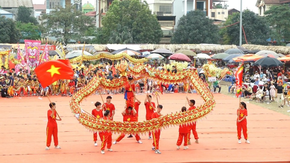 Mãn nhãn với Liên hoan nghệ thuật múa rồng huyện Thanh Oai lần thứ hai 2024 - Ảnh 4