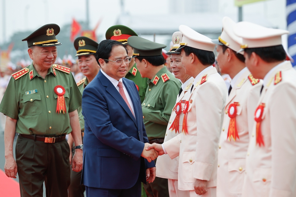 Thủ tướng Phạm Minh Ch&iacute;nh v&agrave; Bộ trưởng Bộ C&ocirc;ng an T&ocirc; L&acirc;m c&ugrave;ng l&atilde;nh đạo Bộ C&ocirc;ng an tham dự Lễ kỷ niệm.
