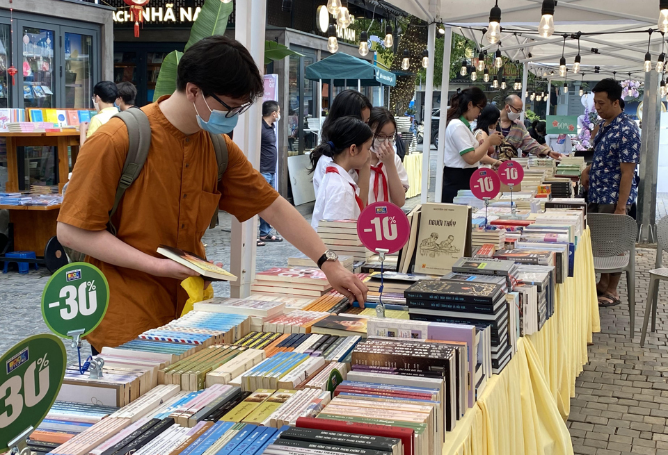 Ngày Sách và Văn hóa đọc Việt Nam lần thứ ba dự kiến có khoảng 60 đơn vị xuất bản, phát hành tham gia trưng bày, giới thiệu và cung cấp tác phẩm cho bạn đọc. Ảnh: Trần Dũng
