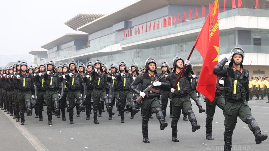 Dàn xe đặc chủng với hơn 5.000 Cảnh sát cơ động diễu hành ngày truyền thống - Ảnh 2