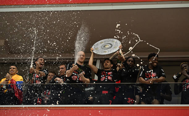 Bayer Leverkusen v&ocirc; địch Bundesliga lần đầu ti&ecirc;n trong lịch sử. Ảnh: Getty.