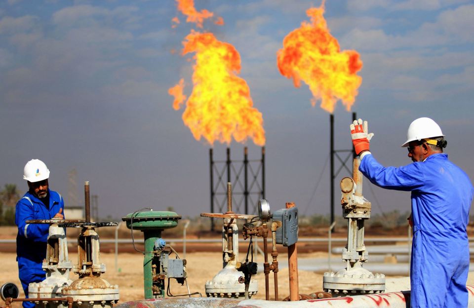 Giá dầu hiện giao dịch ở mức gần 90USD/thùng. Ảnh: AFP