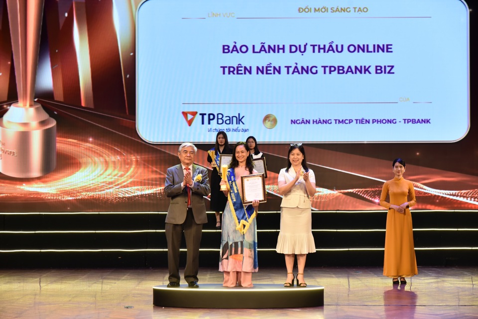 TPBank lập “hat-trick” giải thưởng tại Lễ vinh danh và trao giải thưởng Sao Khuê 2024 - Ảnh 3