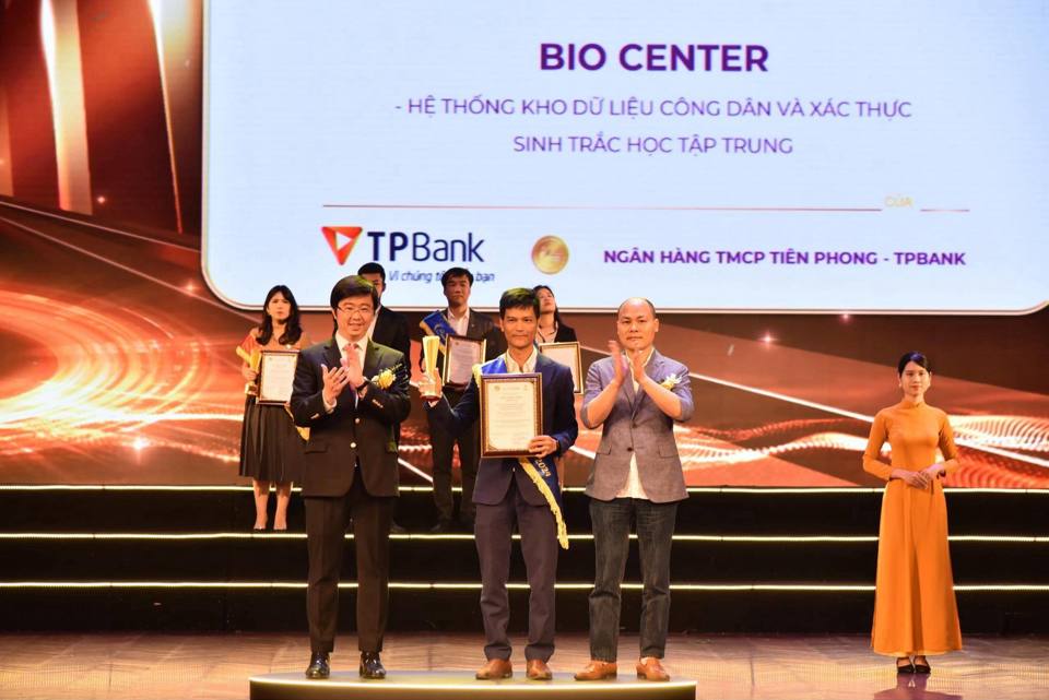 TPBank lập “hat-trick” giải thưởng tại Lễ vinh danh và trao giải thưởng Sao Khuê 2024 - Ảnh 2