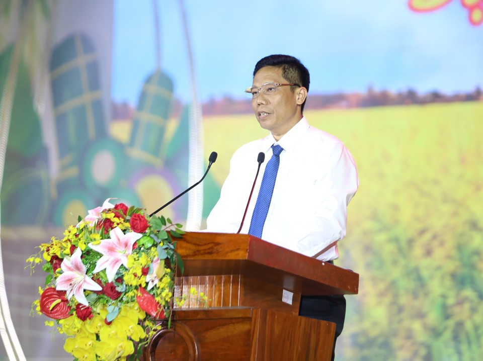 &Ocirc;ng Nguyễn Thực Hiện, Ph&oacute; Chủ tịch UBND TP Cần Thơ, ph&aacute;t biểu tại lễ khai mạc.