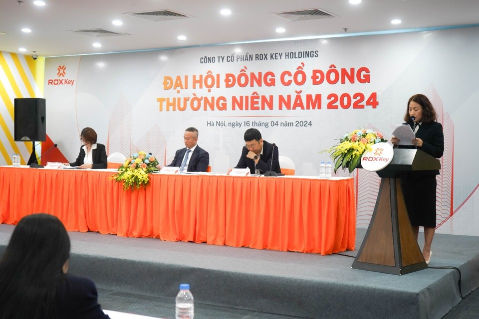 Đại hội nghe b&aacute;o c&aacute;o về kết quả kinh doanh của TN1 trong năm 2023 v&agrave; kế hoạch năm 2024. &nbsp;