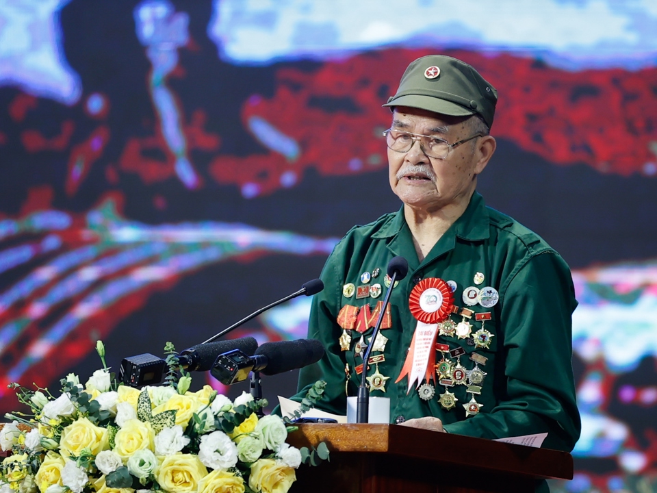 Cựu chiến binh B&ugrave;i Kim Điều ph&aacute;t biểu tại buổi lễ. Ảnh: VGP/Nhật Bắc