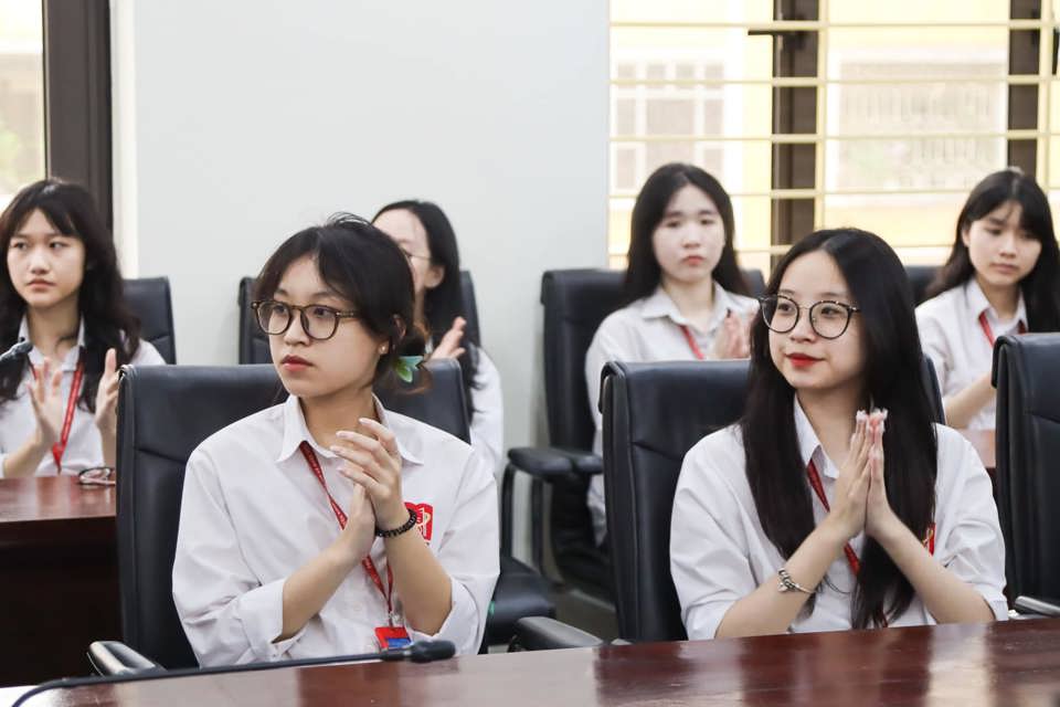 Học sinh Trường THPT chuyên KHXH&NV (ĐHQGHN)