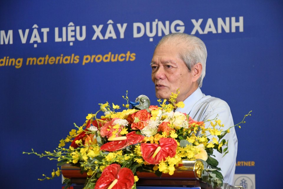 Chủ tịch Hội Vật liệu x&acirc;y dựng Việt Nam Tống Văn Nga ph&aacute;t biểu tại hội thảo.