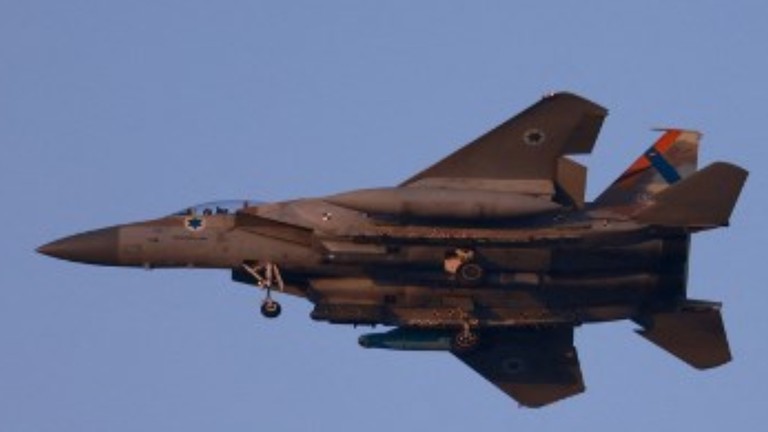 Một m&aacute;y bay chiến đấu F15 của qu&acirc;n đội Israel. Ảnh: RT