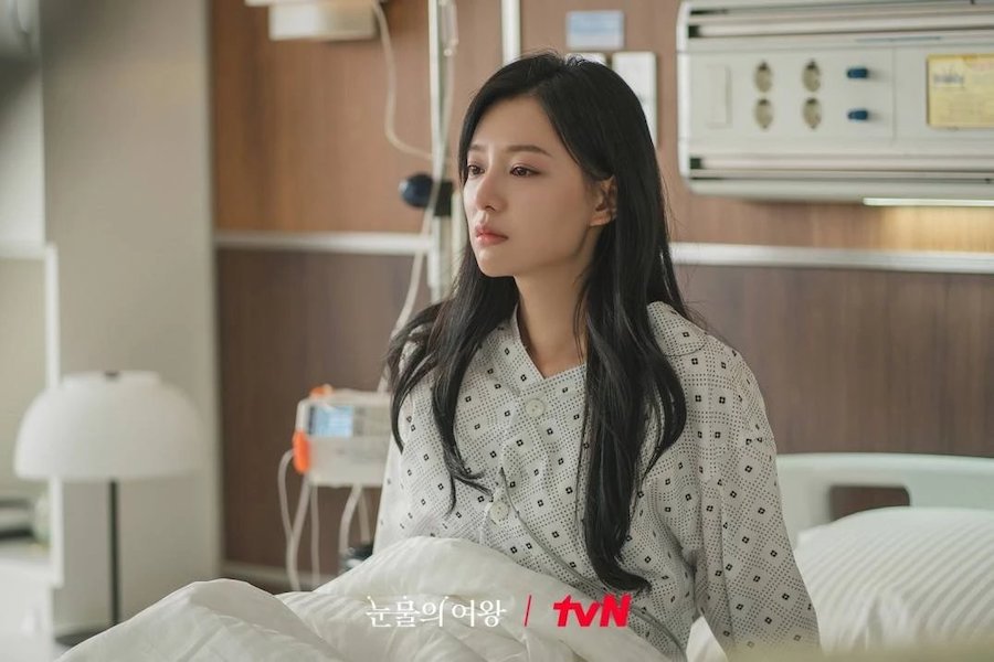 Bệnh t&igrave;nh của nữ ch&iacute;nh trở nặng. Ảnh: tvN