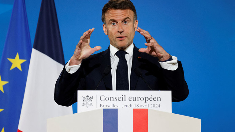 Tổng thống Ph&aacute;p Emmanuel Macron tại hội nghị thượng đỉnh Hội đồng Ch&acirc;u &Acirc;u ở trụ sở EU, Brussels, v&agrave;o ng&agrave;y 18/4/2024. Ảnh: RT