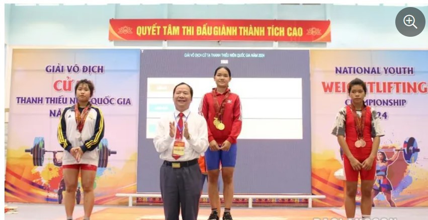 VĐV đo&agrave;n Lạng Sơn nhận huy chương Bạc nội dung cử tạ nữ 13 &ndash; 14 tuổi, hạng c&acirc;n 55kg